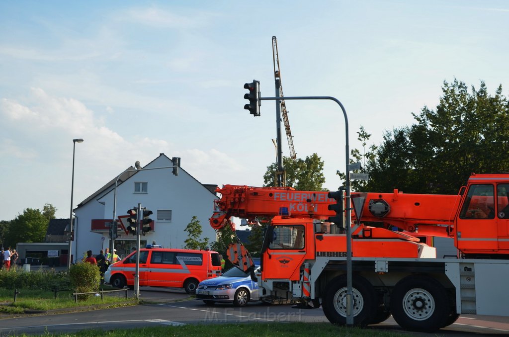 Kran drohte umzustuerzen Koeln Porz Zuendorf Hauptstr P002.JPG - Miklos Laubert